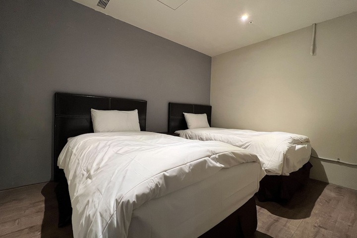 Room 7 of 49