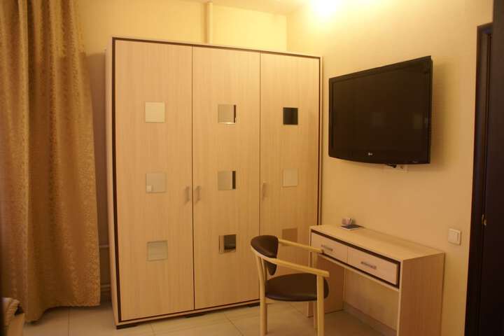 Room 11 of 26