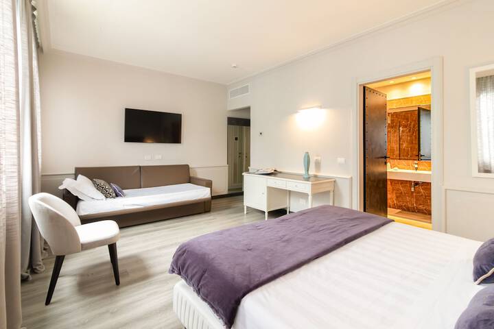 Room 44 of 77