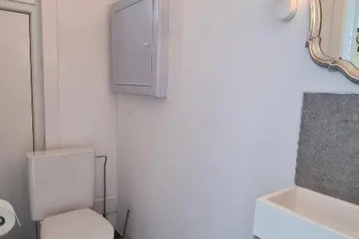 Room 8 of 8