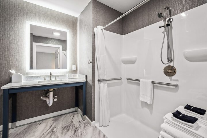 Room 50 of 119