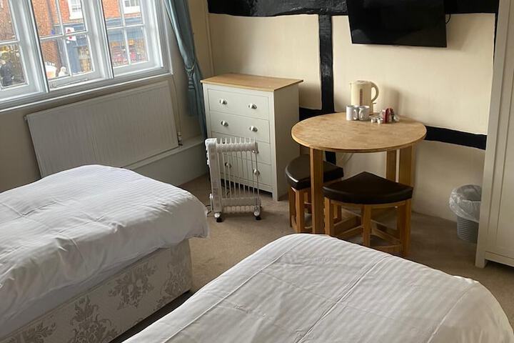 Room 5 of 10