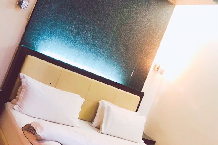 Room 10 of 52