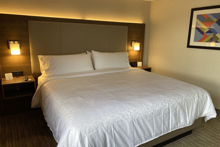 Room 3 of 60