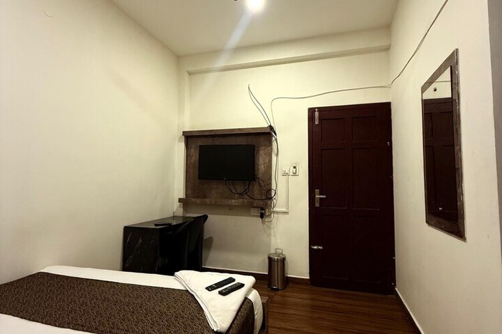Room 3 of 19
