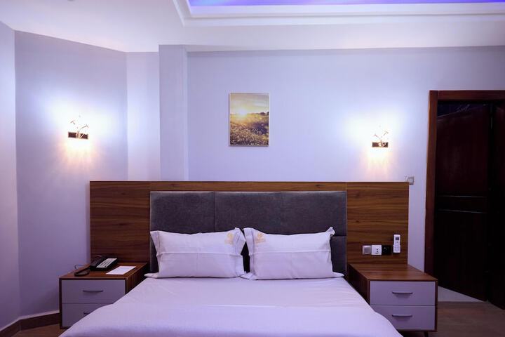 Room 14 of 170