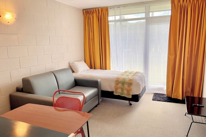 Room 64 of 98