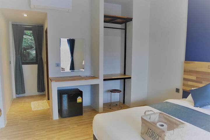 Room 6 of 293