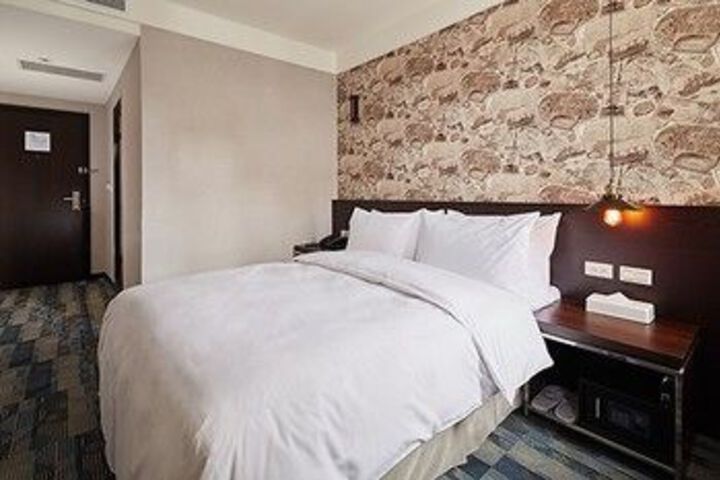 Room 10 of 31