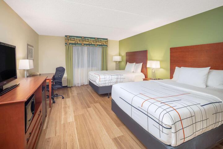 2 Queen Beds City Courtyard View (14 of 16)