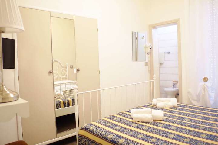 Room 11 of 73