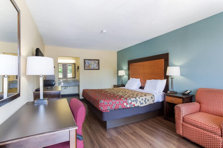 Room 10 of 31