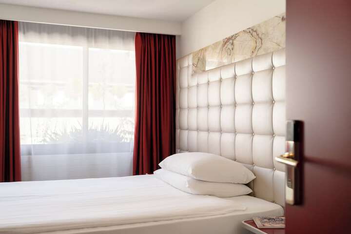 Room 35 of 110