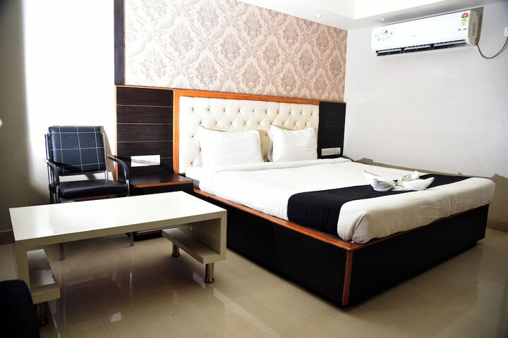 Room 7 of 15