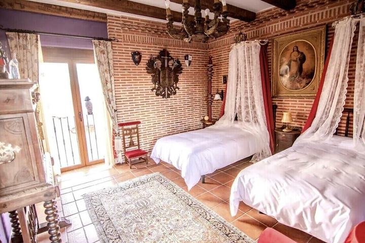 Room 7 of 48