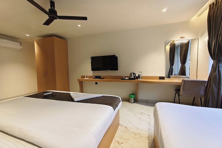 Room 53 of 90
