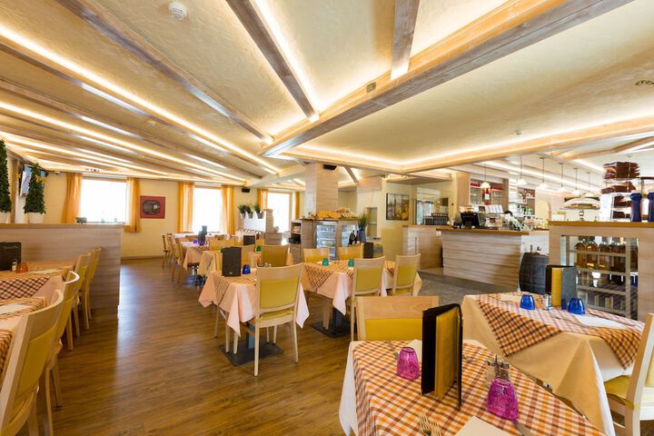 Dining Photos