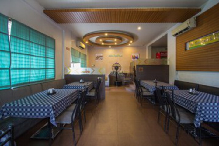 Dining 18 of 23