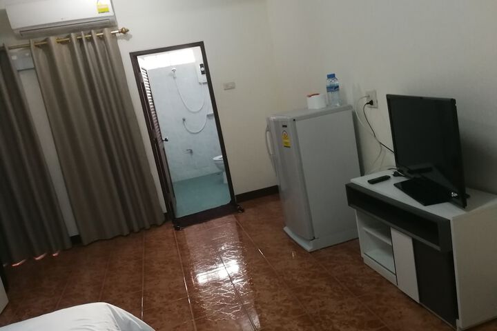 Room 4 of 28
