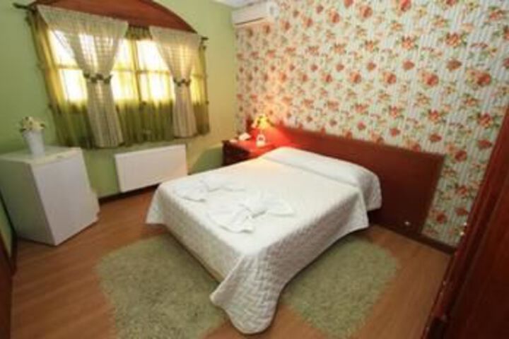 Room 13 of 27