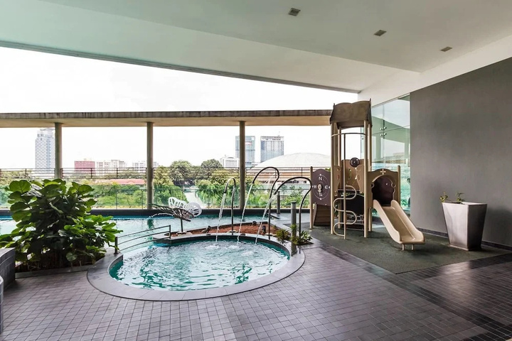 Hotel Pool