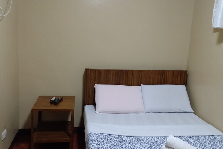 Room 6 of 25