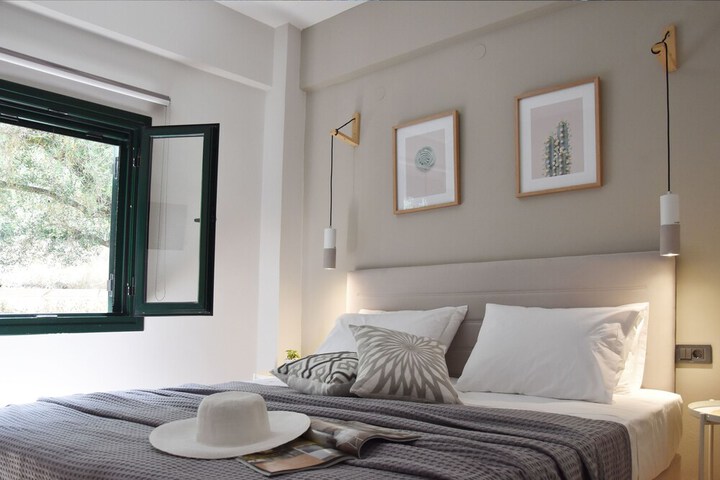 Room 2 of 20