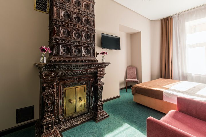 Room 32 of 60