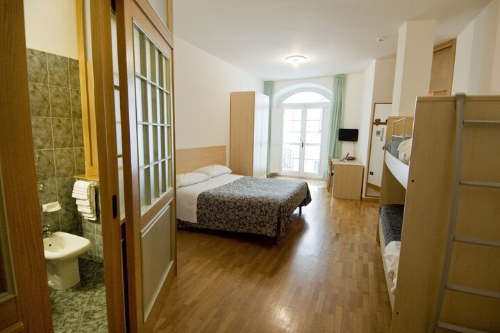 Room 8 of 18