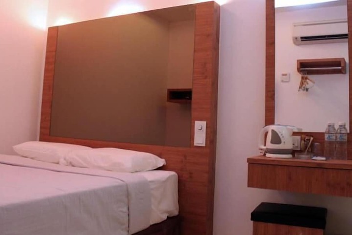 Room 17 of 32