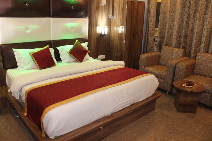 Room 8 of 61
