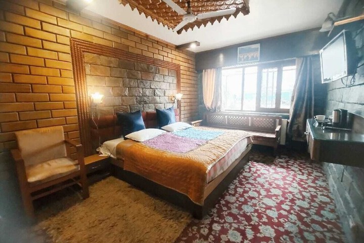 Room 3 of 13