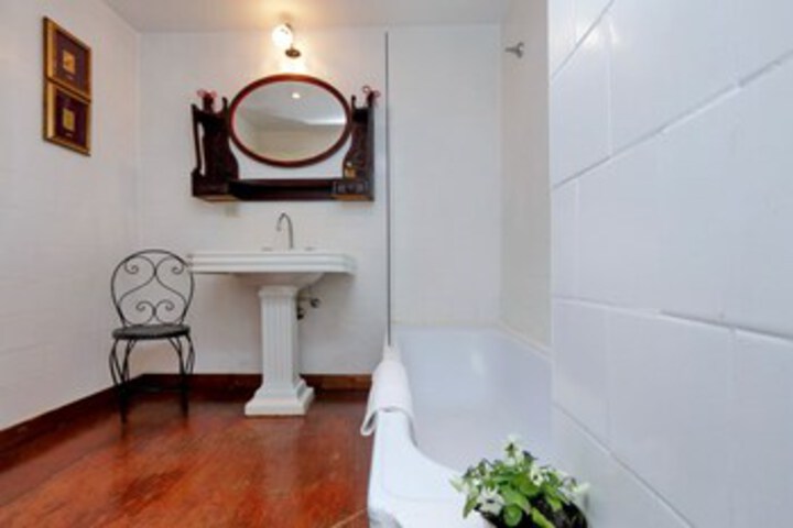Room 2 of 16