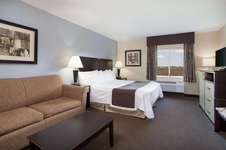 Accessible 1 King Bed Room (7 of 7)