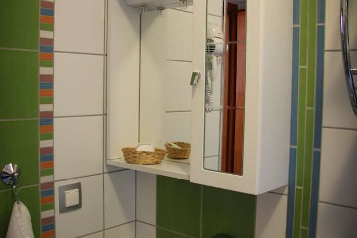 Room 18 of 25