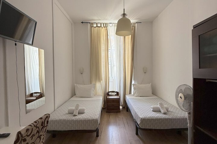 Room 33 of 157