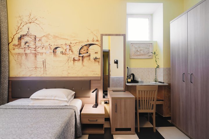 Room 16 of 180