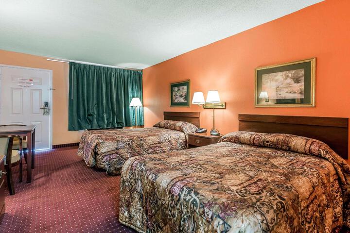 2 Double Beds (12 of 14)