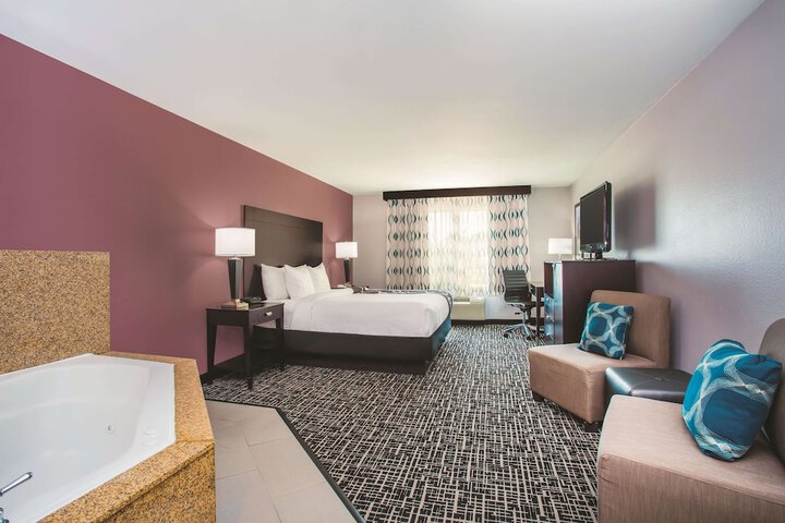 1 King Bed (2 of 12)
