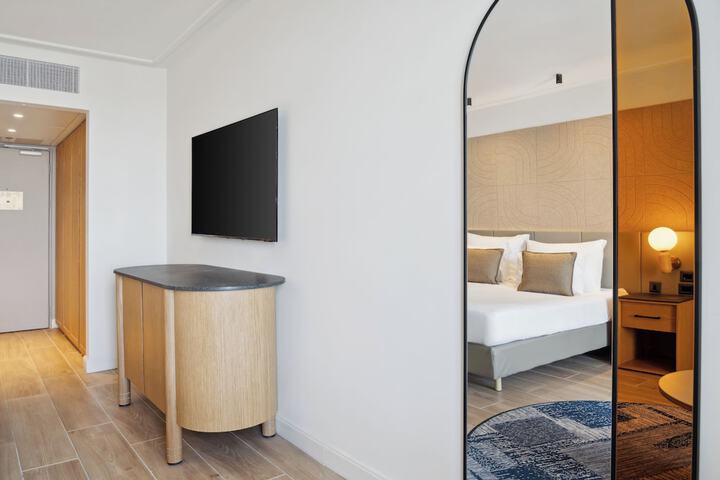 Room 48 of 145