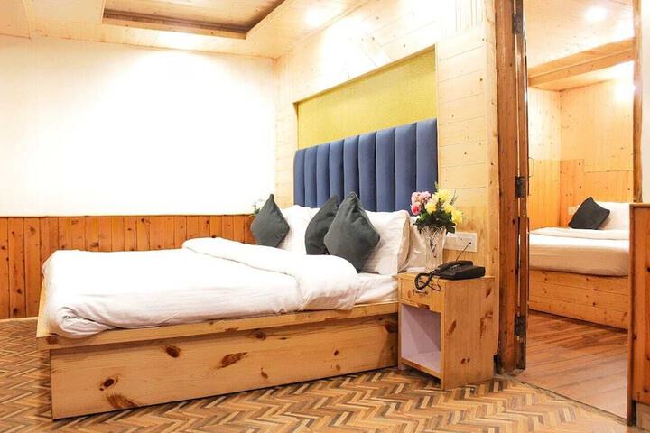 Room 6 of 25