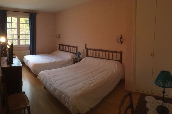 Room 4 of 7