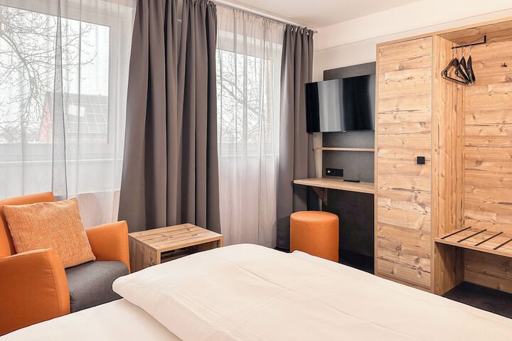 Room 5 of 32