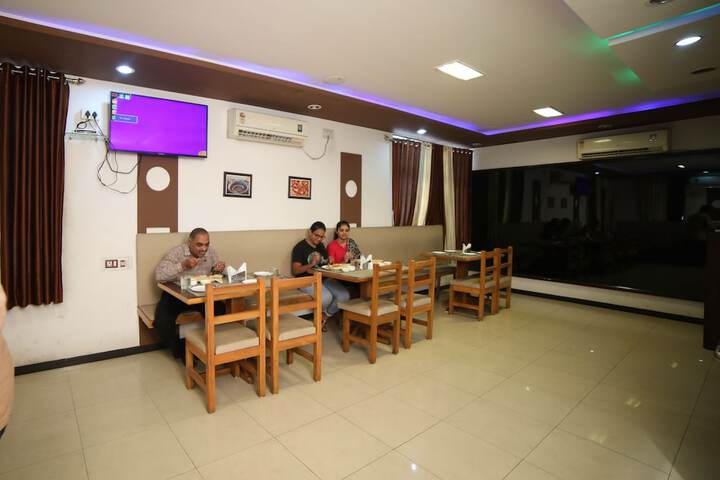 Dining 33 of 56