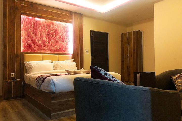 Hotel Attic Empire