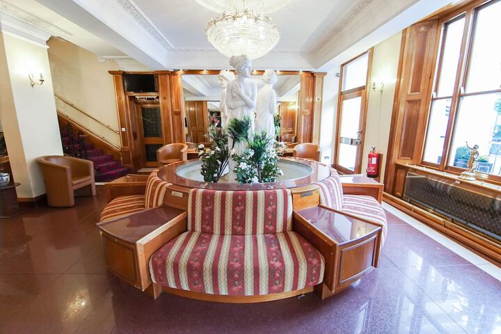 Guest Lobby