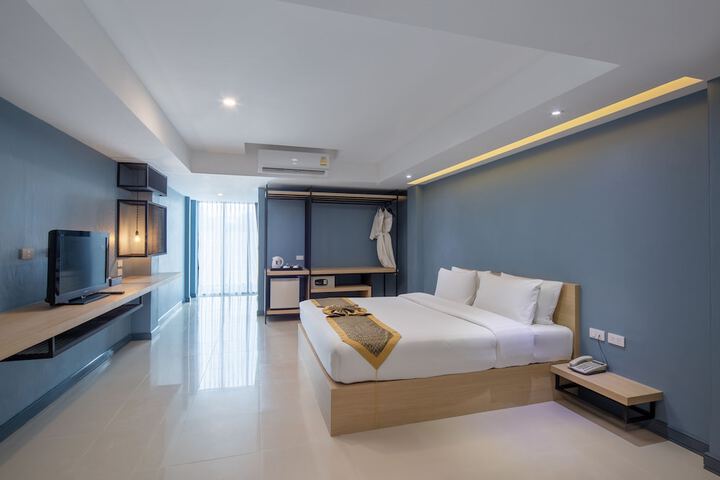 Room 10 of 28