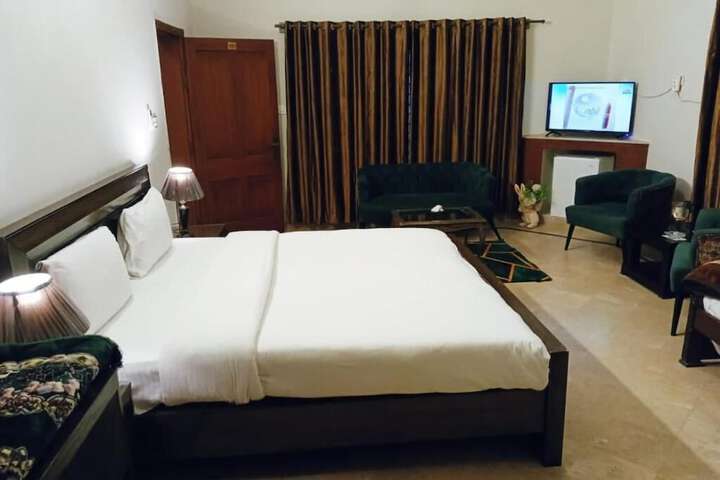 Room 3 of 8