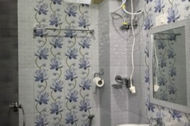 Room 2 of 27