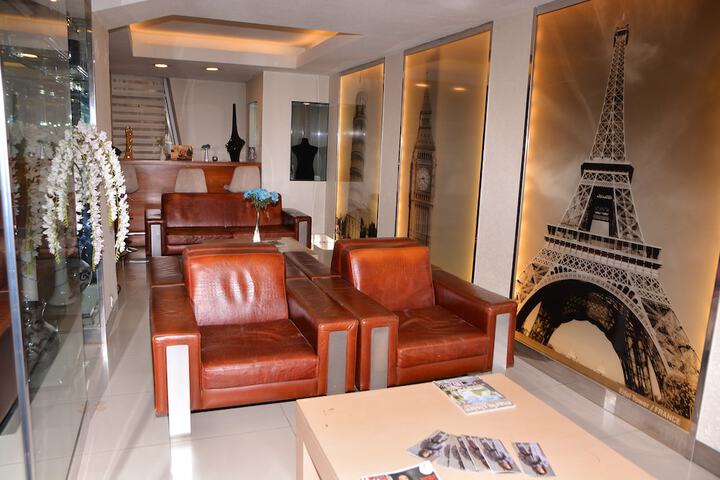 Entrance & Lobby
